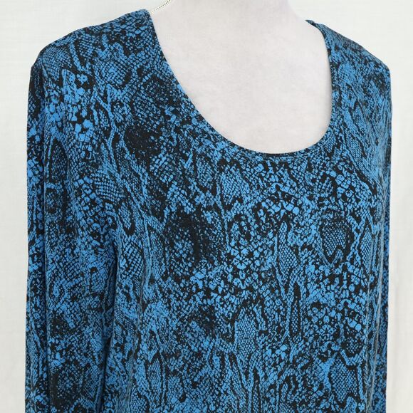 Chicos Top 3 Womens XL Blue Black Snakeskin Print Blouse Stretch Knit Pullover - Picture 6 of 12